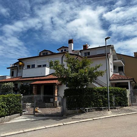 Apartmani Rozi Umag Exterior foto